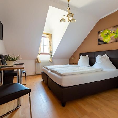 Отель Weingut Burger Kalladorf Экстерьер фото
